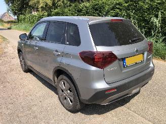 krockskadad bil auto Suzuki Vitara 1.5 hybride 4x4 vier wheeeldrive 2022/3