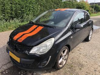 Schadeauto Opel Corsa 1.2 16 v berlin 2013/8