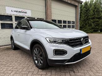 Vaurioauto  passenger cars Volkswagen T-Roc 1.5 TSI Sport Automaat Pano Navi Clima Cruise 2019/3