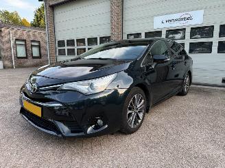 Unfallwagen Toyota Avensis 1.8 VVT-i Business Pro Automaat Pano Navi Clima 2017/2