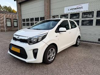 Vaurioauto  passenger cars Kia Picanto 1.0 CVVT EconomyPlusline Airco NAP ! 2018/1