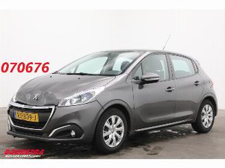 Unfallwagen Peugeot 208 1.2 PureTech Blue Lion 5-DRS Navi Airco Cruise PDC 41.267 km! 2017/11