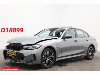 Voiture accidenté BMW 3-serie 330E M-Sport Schuifdak H/K Memory HUD LRHZ Camera AHK 2023/3
