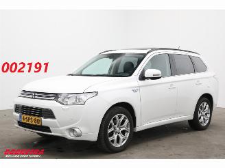 Auto incidentate Mitsubishi Outlander 2.0 PHEV Instyle 4WD Schuifdak Leder Cruise Camera SHZ AHK 2013/11