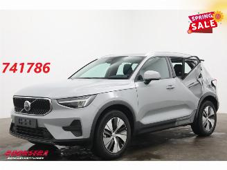 skadebil auto Volvo XC40 2.0 B3 Core LED Leder Apple/Android Camera SHZ LRHZ 9.766 km! 2025/12