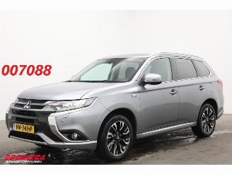 ojeté vozy osobní automobily Mitsubishi Outlander 2.0 PHEV Executive Edition 4X4 Navi Clima Cruise Camera SHZ PDC AHK 2015/12