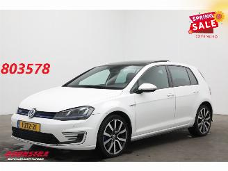 krockskadad bil auto Volkswagen Golf 1.4 TSI GTE Pano LED Leder Navi Clima Cruise Camera SHZ PDC 2015/4
