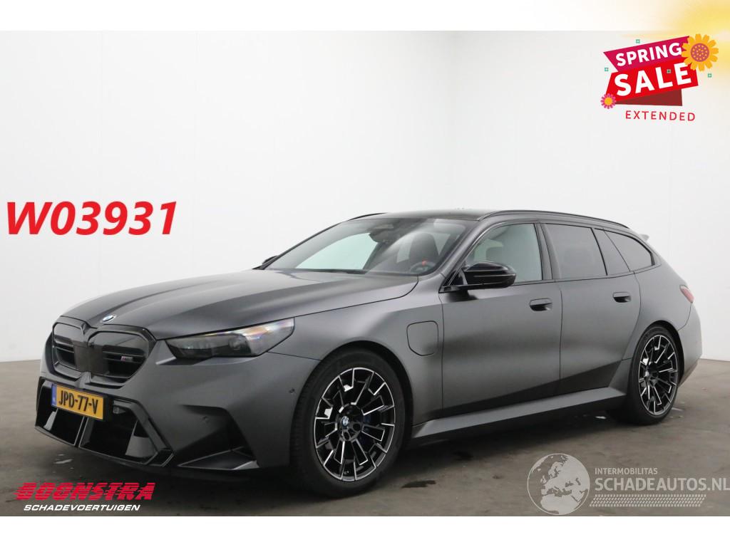 BMW M5 Touring Pano HUD B&W 360° ACC