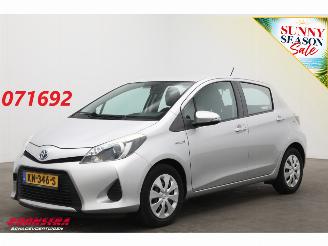 uszkodzony samochody osobowe Toyota Yaris 1.5 Full Hybrid Aut. Aspiration Clima Cruise Camera 2013/10