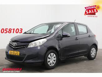 Schadeauto Toyota Yaris 1.0 VVT-i Aspiration Airco Camera AHK 67.935 km! 2012/12