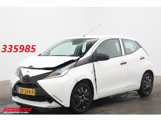 krockskadad bil auto Toyota Aygo 1.0 VVT-i x-fun Bluetooth Airco Cruise 2018/6