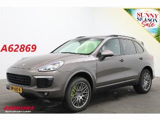 krockskadad bil auto Porsche Cayenne 3.0 S E-Hybrid Pano PDLS PASM Leder Cruise SHZ 2015/12
