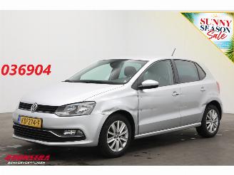 uszkodzony samochody osobowe Volkswagen Polo 1.0 Comfortline Edition Clima Cruise Bluetooth AHK 2016/8