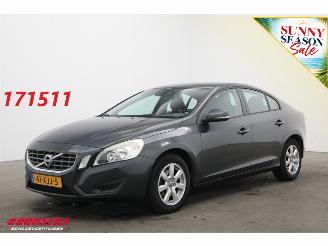 skadebil auto Volvo S-60 1.6 T3 AUT Kinetic Navi Cliam Cruise PDC 2012/6