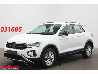 krockskadad bil auto Volkswagen T-Roc 1.0 TSI Life Edition LED Apple/Android SHZ PDC 2024/12