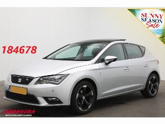 krockskadad bil auto Seat Leon 1.2 TSI DSG Style Business Pano Schuif/kantel Cruise Navi Clima Apple/Android Camera PDC 2017/1