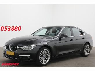 Unfallwagen BMW 3-serie 318i Aut. Luxury Cruise Navi Clima Leder SHZ PDC 2017/4