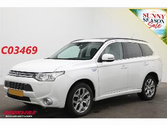 skadebil auto Mitsubishi Outlander 2.0 PHEV instyle 4WD Schuif/kantel Navi Clima Leder SHZ Camera PDC AHK 2014/9