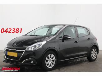 skadebil auto Peugeot 208 1.2 PureTech Blue Lease Cruise Airco Apple/Android PDC 2018/7