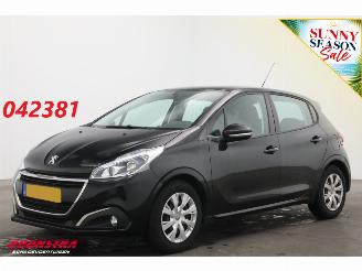 uszkodzony samochody osobowe Peugeot 208 1.2 PureTech Blue Lease Cruise Airco Apple/Android PDC 2018/7