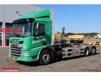 dañado camiones DAF XD 450 6X2 Haakarm + HMF 3220K-RCS Kran 124.200 km! 2024/4