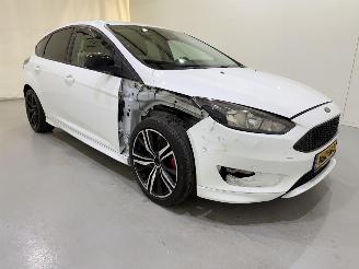 Vaurioauto  passenger cars Ford Focus HB 1.5 EcoBoost Titanium 2016/9