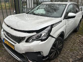 Schadeauto Peugeot 5008 1.2 PureTech Allure 2017/7