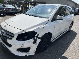 skadebil auto Mercedes B-klasse 220 D  Automaat 2019/3