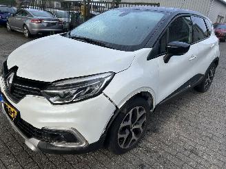 Vaurioauto  passenger cars Renault Captur 1.2 Intens  Automaat    ( 47309 Km ) 2018/6