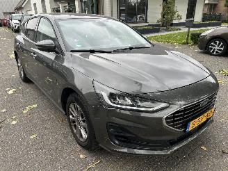 Ford Focus 1.0 EcoBoost Hybrid Titanium  5 drs picture 3