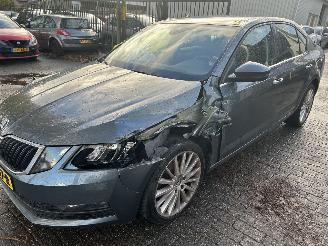 skadebil auto Skoda Octavia Sedan 1.0 Ambition Automaat 2017/3