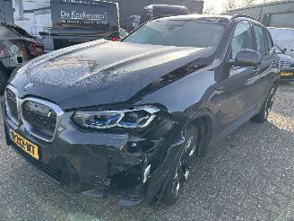 krockskadad bil auto BMW iX3 Executive ( Panoramadak-Leer ) 80kWh 2022/10