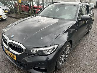 krockskadad bil auto BMW 3-serie 320i Stationcar Automaat  M Pakket 2022/1