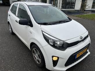 krockskadad bil auto Kia Picanto 1.0 2017/7