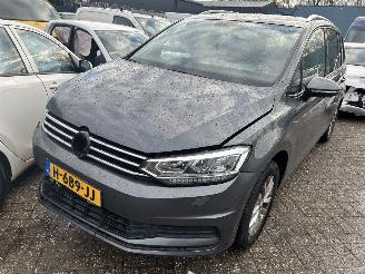 Unfallwagen Volkswagen Touran 1.5 TSI  highline  7 Persoons 2019/5