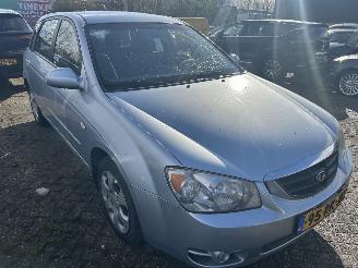 Kia Cerato 2.0  EX   5 Drs picture 2