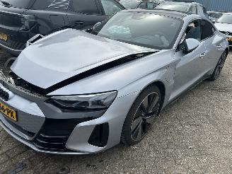 Damaged car Audi E-tron GT Quattro Automaat   ( Nieuw prijs 120000,00 ) 2021/12