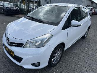 krockskadad bil auto Toyota Yaris 1.0 VVT-I  Comfort 2014/5