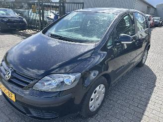 Vaurioauto  passenger cars Volkswagen Golf plus 1.6 FSI  Trendline 2007/1