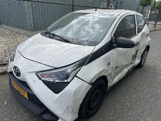 krockskadad bil auto Toyota Aygo 1.0 VVT-I   X-Fun 2020/11