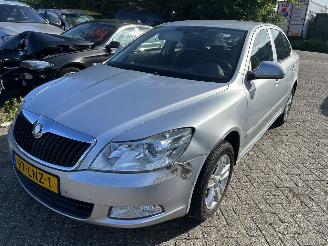 krockskadad bil auto Skoda Octavia 1.2 TSI  Sedan  Ambition 2010/6