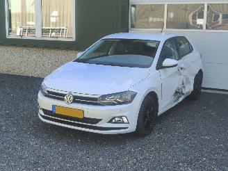 Vaurioauto  passenger cars Volkswagen Polo 1.0 MPI Comfortline Navi Clima 2020/1