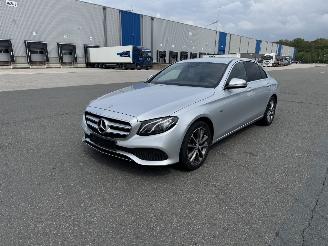 Vaurioauto  passenger cars Mercedes E-klasse E350e AVANTGARDE KLIMA AUTOMATIK LED NAVI SITZHEIZUNG 2016/12