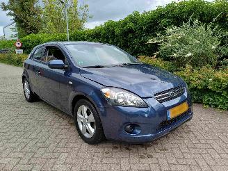 Unfallwagen Kia Pro cee d 1.4 CVVT X-tra 2010/11