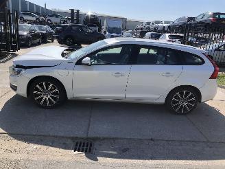 Schadeauto Volvo V-60 D6 Twin Engine AWD 162kW Hybrid E6 2016/11