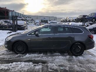 krockskadad bil auto Opel Astra 14i turbo 88kW E5 SPORTS TOURER 2011/3