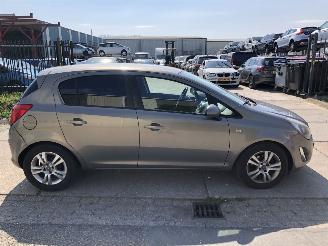 Unfallwagen Opel Corsa 13cdti 70kW E5 5 drs Airco, Navi 2013/12