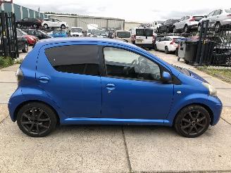 uszkodzony samochody osobowe Toyota Aygo Comfort Navigator AIRCO LM VELGEN 2011/5