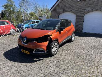 Schadeauto Renault Captur 0.9 tce mooie auto !! 2014/1