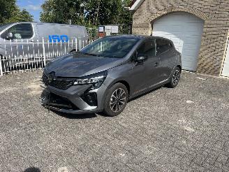 skadebil auto Renault Clio E-TECH HYBRID nieuwstaat 2025/12
